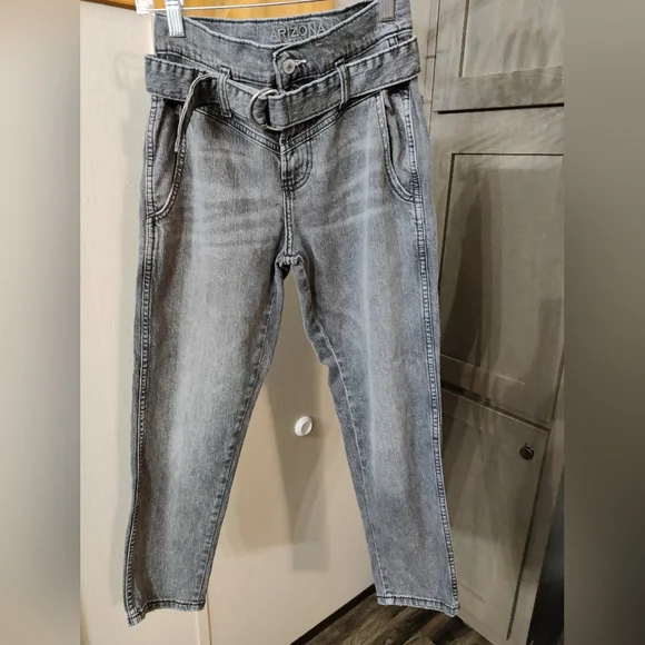 #### Arizona Jeans CO. Mom Highrise Paper Bag Jeans( Size 3) - Picture 1 of 5